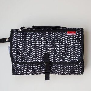 NWOT skidaddle change station babt diaper care bag